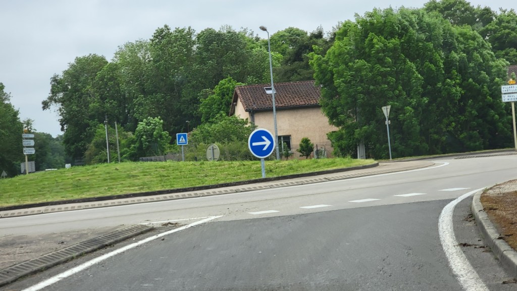 A Droite, A&nbsp;Droite