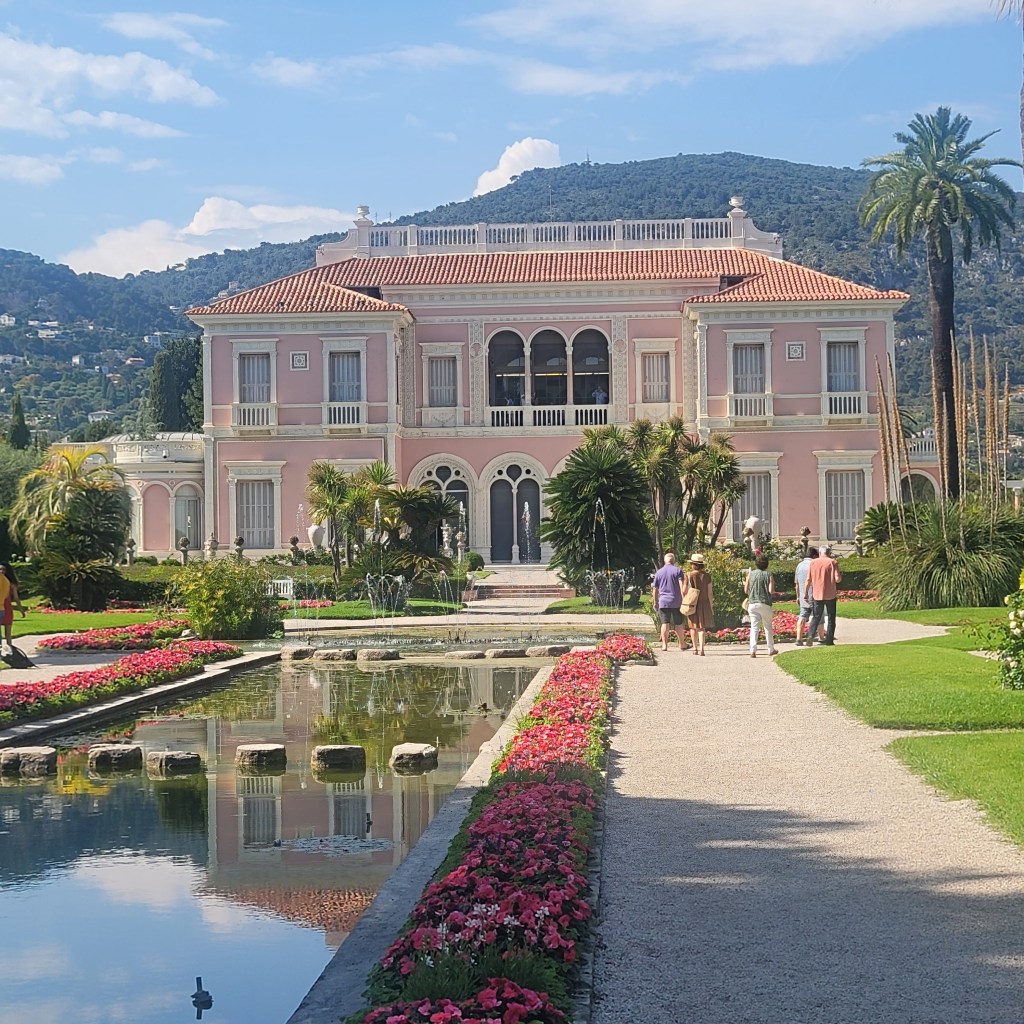 The House that Béatrice Built